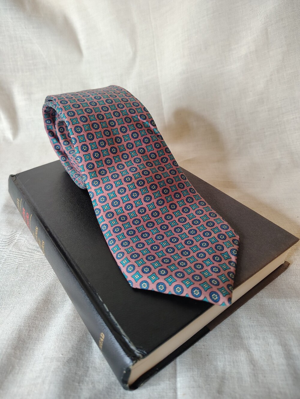 Vintage 1990s Rhynecliff Muted Salmon Pink Geometric Narrow 3" Necktie